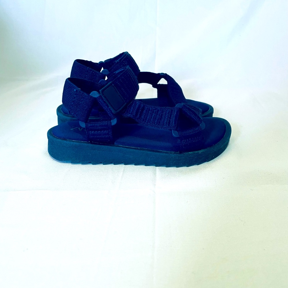 Zara kids, toddler sandals good condition size 24 / 7c us.